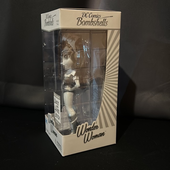 DC Comics Bombshells Black and White sketch Wonder Woman Vinyl figure - Picture 5 of 7